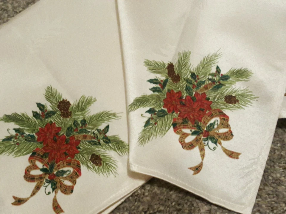 Vintage NWT 2006 JC Penney "Holly Boughs" Set of 4 Napkins 19 x 19 Christmas - Image 2 of 4