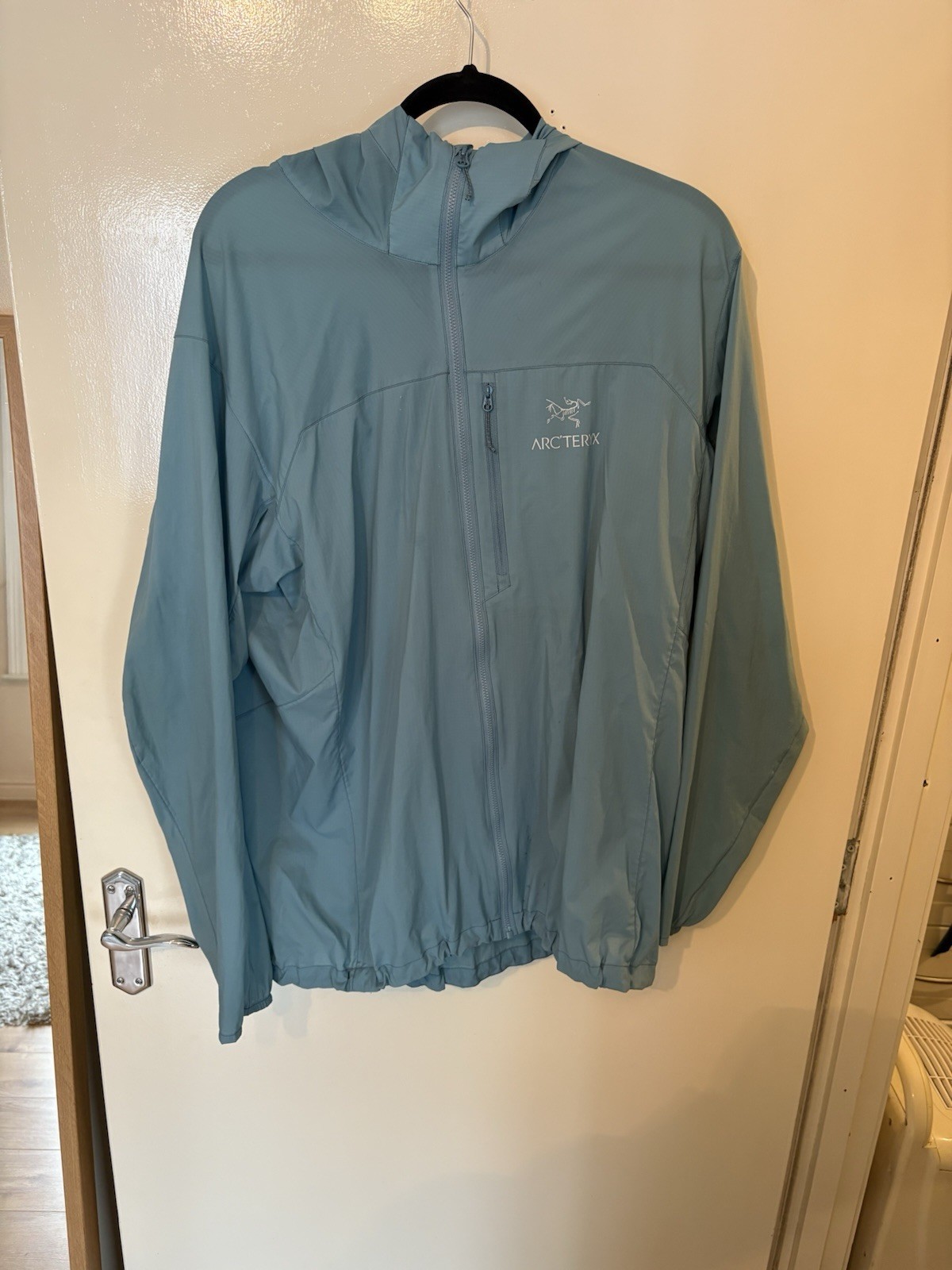 Giacca a vento Arc'teryx uomo Squamish con cappuccio