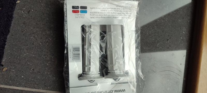 BMX DMR HANDLEBAR  GRIPS ZIPGRIP  WHITE  GRIPS NEW