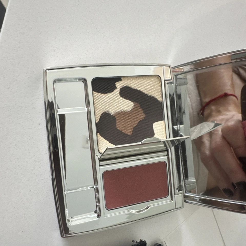Christian Dior Nova Sombra Golden Jungle e Brilho Labial 002 Marrom Dourado - Imagem 2 de 3