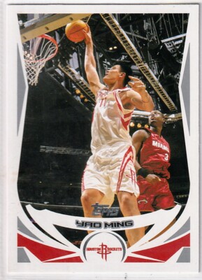 Yao Ming 2004-05 Topps #11 Houston Rockets NBA Basketball HOF Card