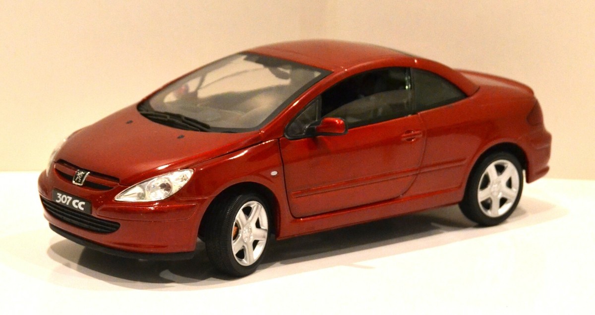Peugeot 307 CC Rouge Solido 1/18 Miniature Cabriolet Modèle Ouvert