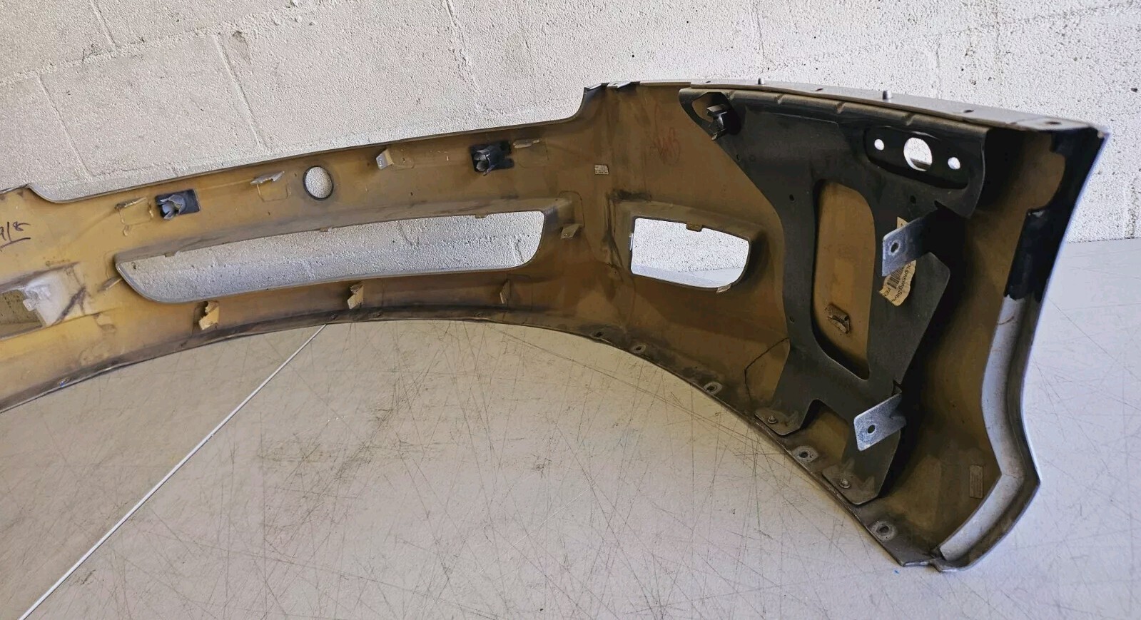 2005 2006 2007 2008 2009 2010 ASTON MARTIN DB9 DB-9 FRONT BUMPER OEM USED