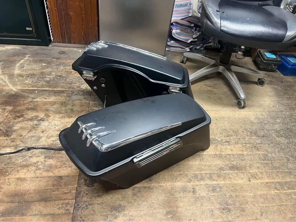 1997-2013 OEM harley Davidson saddlebags w hardware COMPLETE ARLEN