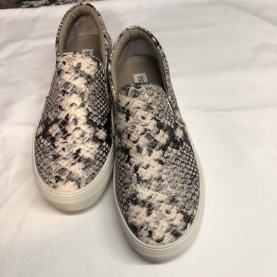 Steve Madden, size 7.5, snake skin slip 
