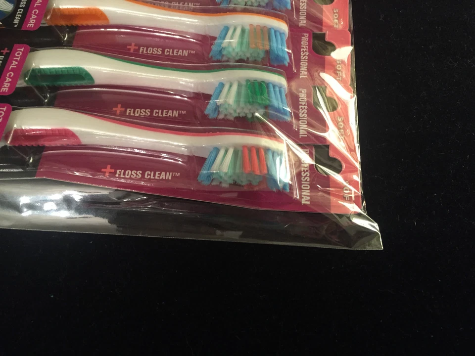 (6) Lot Reach Total Care Floss Clean Toothbrush- Soft Assorted Bulk Lot - Image 2 of 3