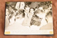 Howard Hughes Surrounded by Reporters Senate Inquiry 1947 AP Wire Photo V33