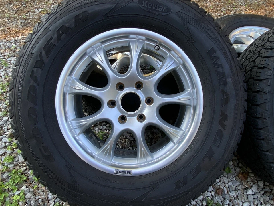 Rodas e pneus monobloco E Mercedes Sprinter 18” Brabus - Imagem 2 de 4