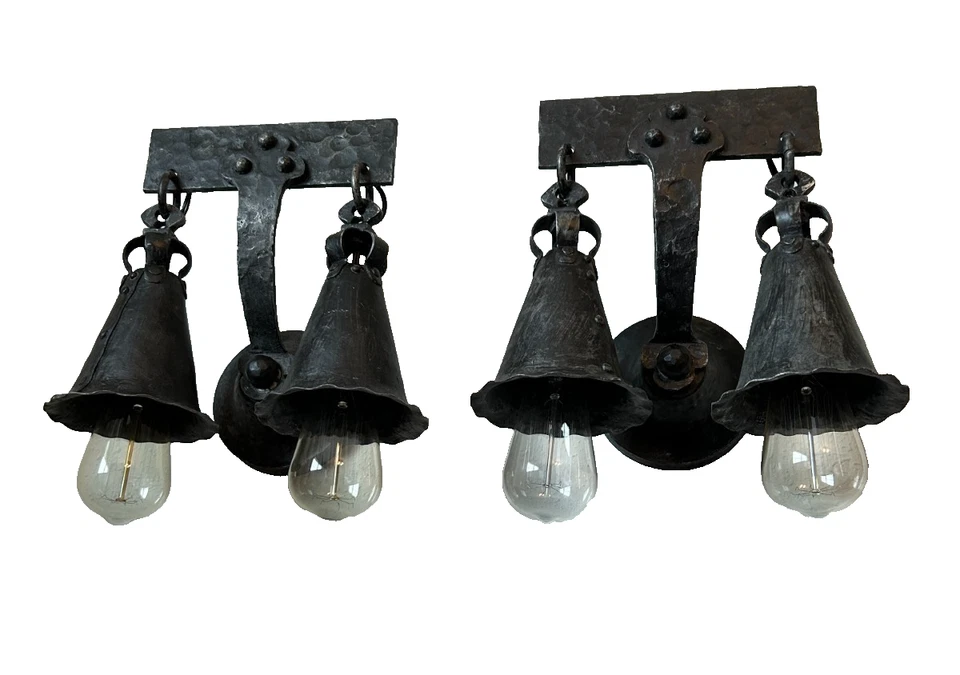 一对1920 - 1930年代锤击铁工艺美术哥特式壁炉 — 第 2/4 张图片