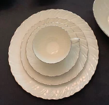 Weatherly D517 / Lenox  China Set For 12/ USA / 1959-1986