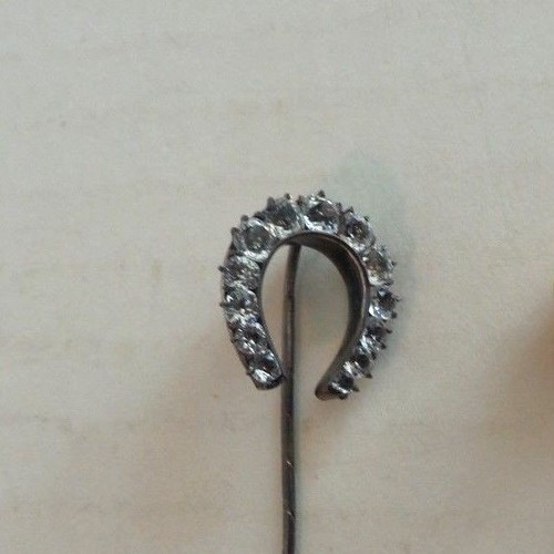 GROUP of (3) ANTIQUE ESTATE ASSORTED "LUCKY HORSE SHOE" STICK PINS - Picture 3 of 9
