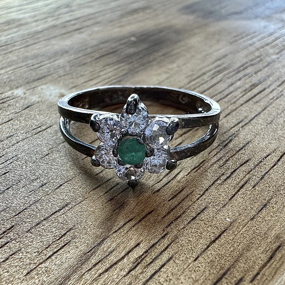 Avon Sterling Silver & Emerald Flower Cocktail Ring Cubic Zirconia Accents - Изображение 2 из 4