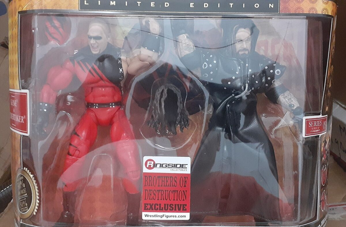 WWE Jakks Classic Deluxe Ringside Exclusive - Undertaker vs WWE Jakks Classic Deluxe Ringside Exclusive - Undertaker vs