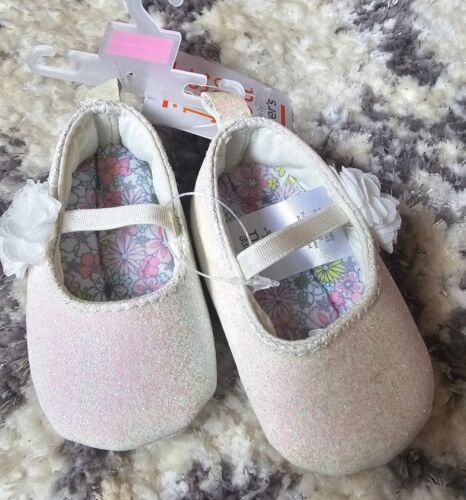 Chaussures Carters nouveau-né bébé filles blanches / irisées avec paillettes scintillantes  - Photo 1 sur 3