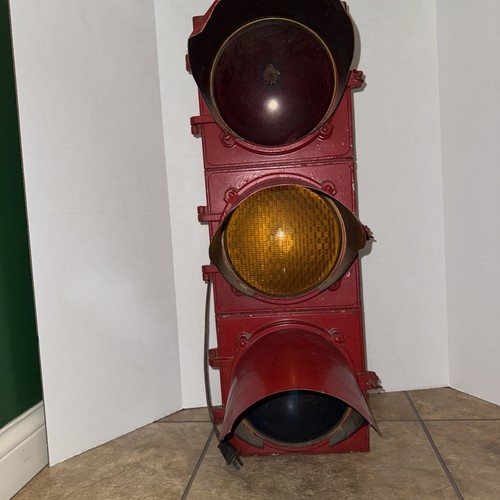 Vtg LFE Automatic Signal Traffic Light 8" Lens Incandescent Aluminum Red WORKS!