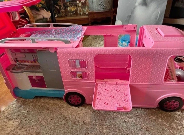 Barbie autocaravana cámper rosa glamour autocaravana autobús lote de toneladas de accesorios Foto 2 de 4
