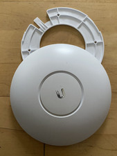 Ubiquiti Networks UAP-AC-PRO Wireless Access Point + Mounting Plate