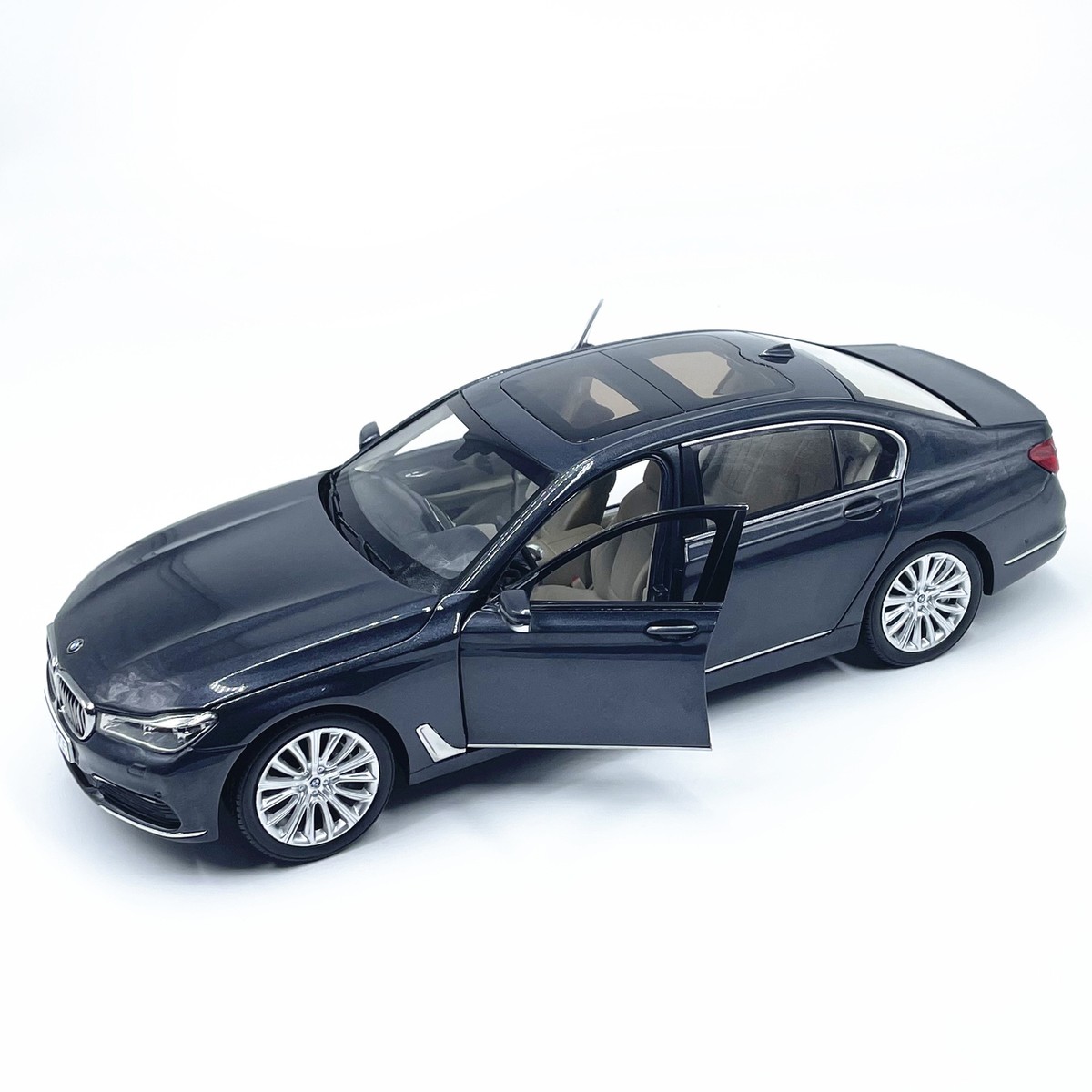 BMW特注　BMW　G12　750 Li　1/18　ミニカー　ホワイト 　全開閉 I-Scale 1/18 BMW 750LI ホワイト モデルカー - メルカリ