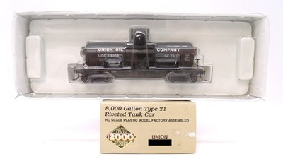 Proto 2000 HO Cust Weathered Union Oil 8000 Gallon Type 21 Riveted Tank Car 8008
