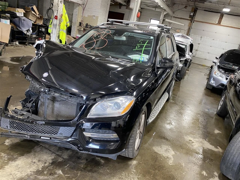 GLOVE BOX DOOR Mercedes-Benz ML350 ML450 ML550 ML63 2014 14 1398471 - Image 2 of 4