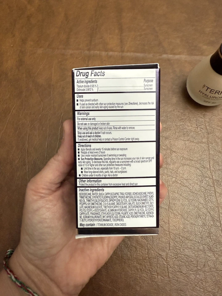 By Terry Hyaluronic Hydra Foundation Flawless Skincare ~ 200W Warm Neutral  - Image 4 of 4