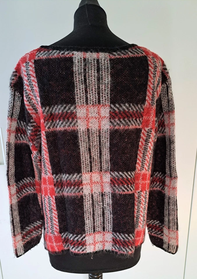 Schicker Pullover von Passport mit Schmucksteinen in Größe 40 - Bild 4 von 4