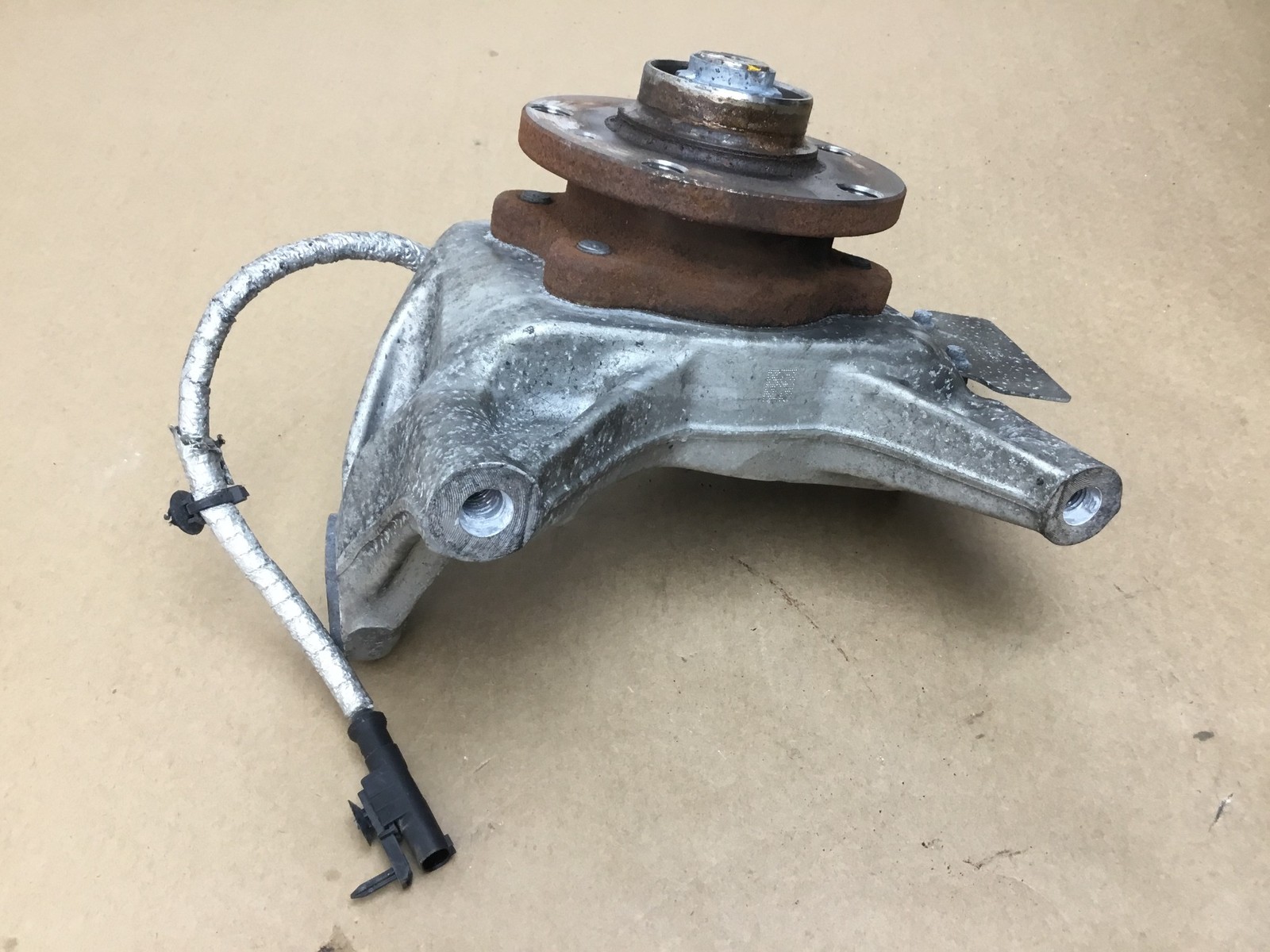 McLaren 720S 720 2018 Front Right Passenger Hub Knuckle 17 18 19 20 |:O