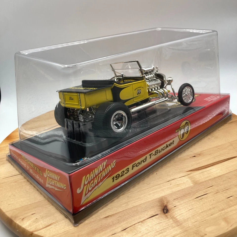 Johnny Lightning 1923 Ford T-Bucket Mooneyes Street Rod 1:18 Scale Diecast Car - Image 4 of 4