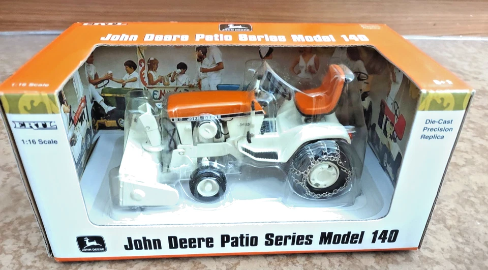 ERTL John Deere Patio Series Precision 140 Lawn Tractor Set 1/16 Scale - Image 4 of 4