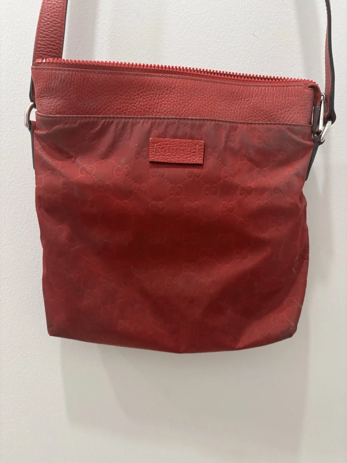 Gucci — Authentic Used Gucci Messenger Bag Red Used