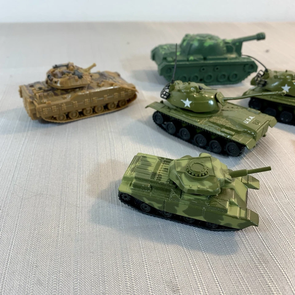 Lote de 17 aviones y tanques de vehículos militares vintage diecast y plástico escala 1:64 Foto 3 de 4