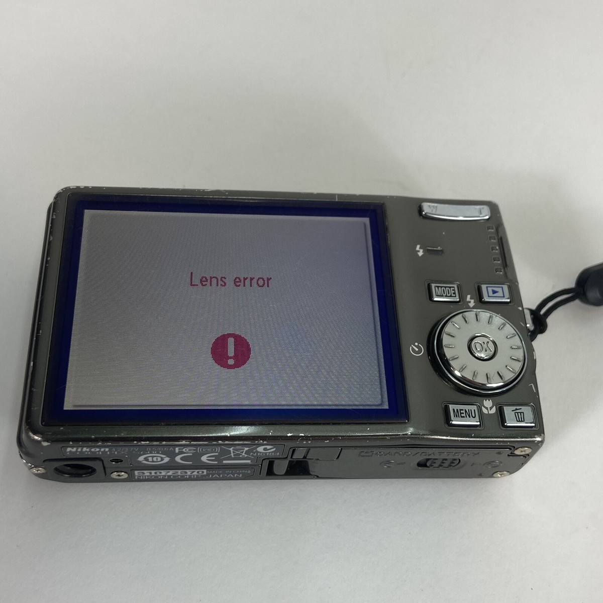 NIKON COOLPIX S600 10.0 Megapixel Digital Camera Parts or Repair