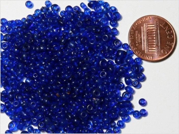Lot (400) Vintage Czech sapphire blue seed glass beads - Image 2 of 2