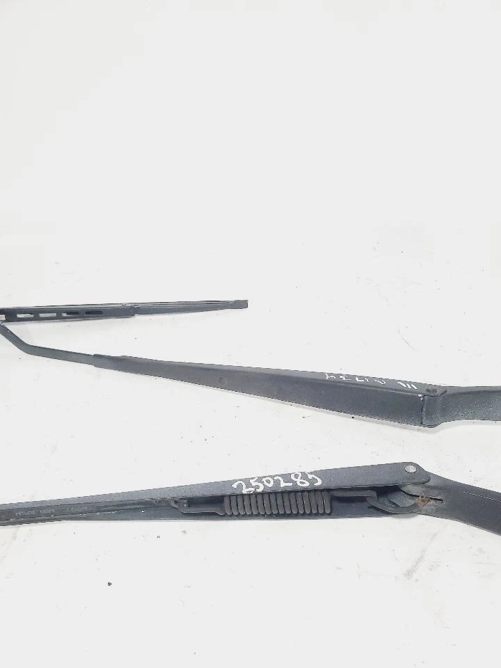 1995 Nissan 240SX OEM Pair Of Wiper Arms - Image 2 of 4