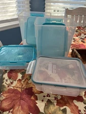 Snapware Clear BPA-Plastic Storage Container Set four Containers & Lids