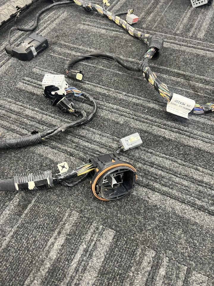 Arnés de cableado interior Ford F-550 Super Duty 2013 doble cabina dc3t14a005p260r Foto 4 de 4