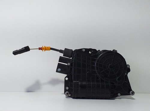 Door soft close latching motor