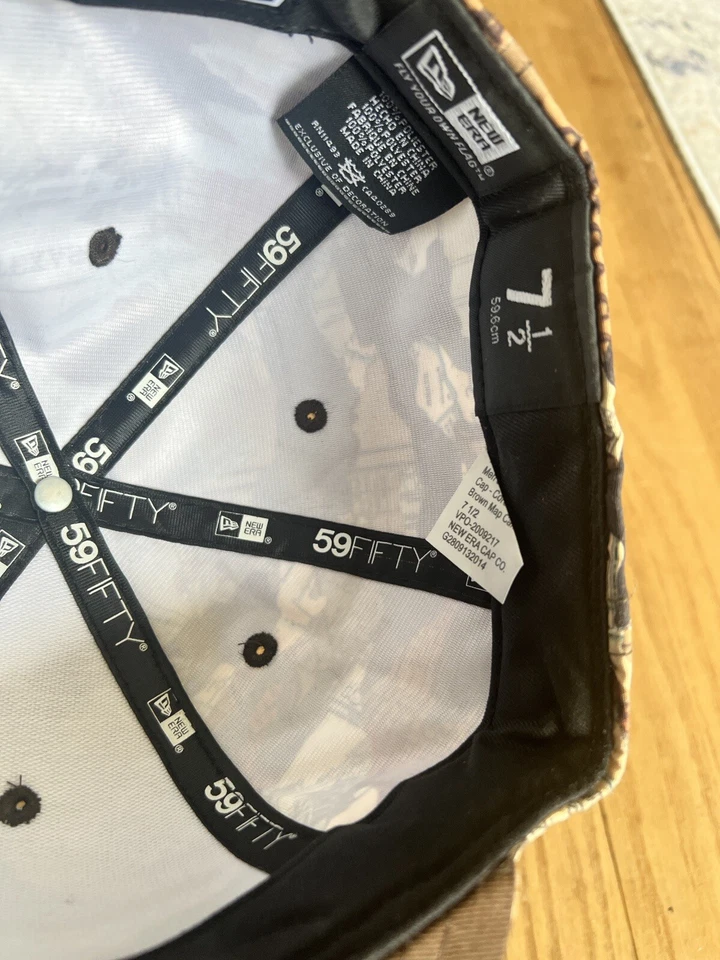 Sombrero ajustado con emblema de ladrones y castillos de mediados de la década de 2000 estampado de mapa New Era 7 1/2 Foto 4 de 4