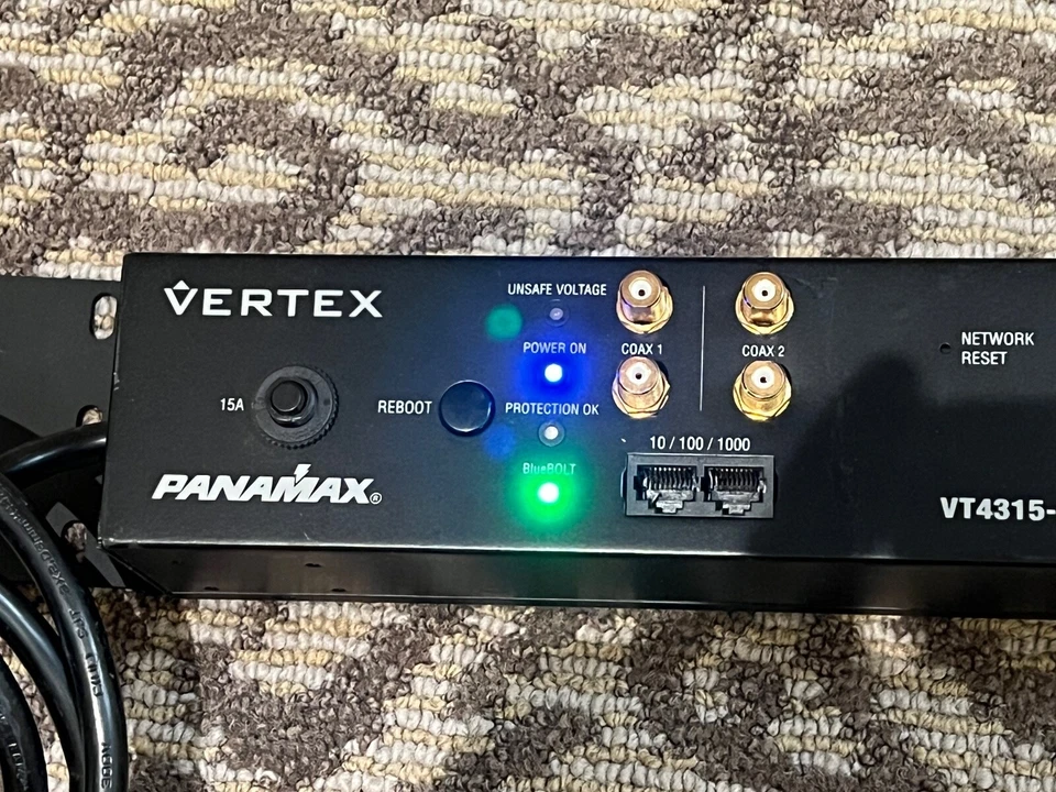 Acondicionador de alimentación vertical de montaje en rack Panamax VT4315-PRO con control IP Foto 2 de 4
