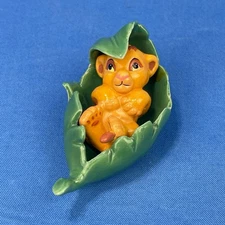 Baby Simba In Leaf - Lion King Vintage Walt Disney Figurine - Japan