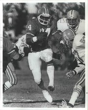 1975 Press Photo Otis Armstrong of Denver Broncos attempts to avoid tackle