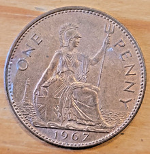 1967 Queen Elizabeth II Penny 1d coin - EF.