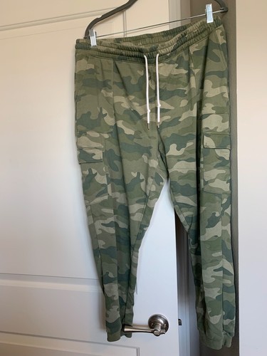 CUTE OLD NAVY CAMO CARGO SWEATPANTS 