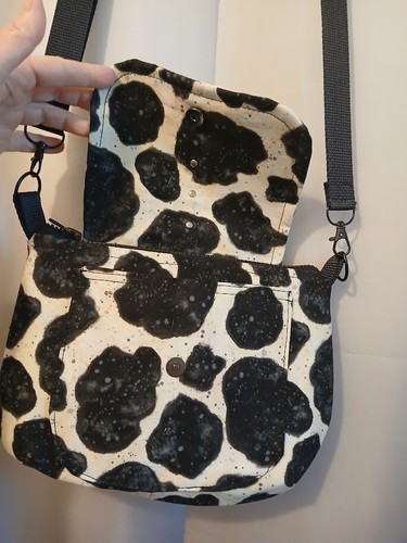 Neue Southwestern Cowgirl-Umhängetasche mit Kuh-Druck schwarz creme Sling Schultertasche - Bild 5 von 11