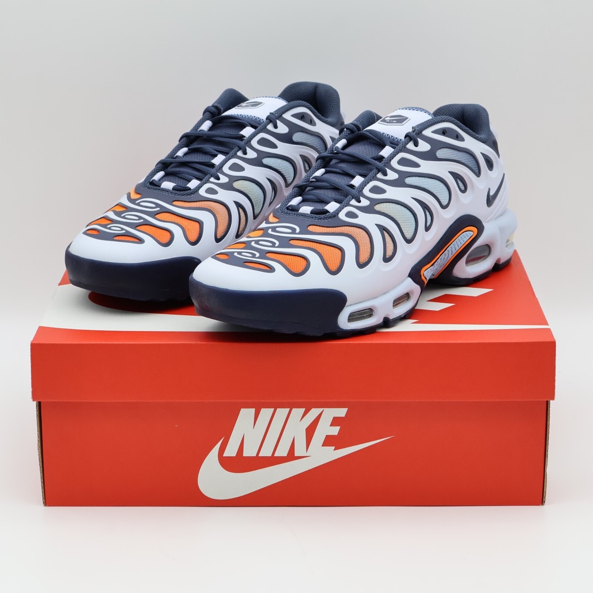 FD4290-004 Nike Air Max Plus Drift Football Grey Thunder Blue FD4290-004 Nike Air Max Plus Drift Football Grey Thunder Blue