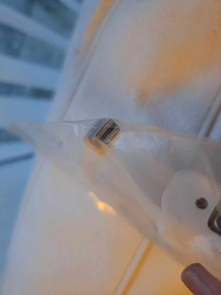 Apple VGA Socket to Mini DP DisplayPort D (Thunderbolt Compatible) Female Adapte - Image 2 of 2