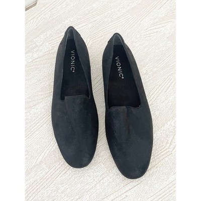 Vionic Willa 2.0 slip-on loafers in black suede size 7