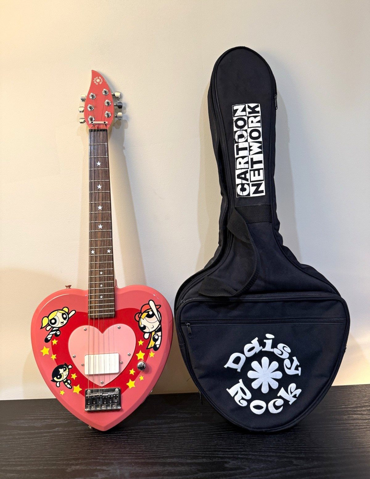 Daisy Rock Powerpuff Girls Heartbreaker Electric Guitar w/ Cartoon Network Bag