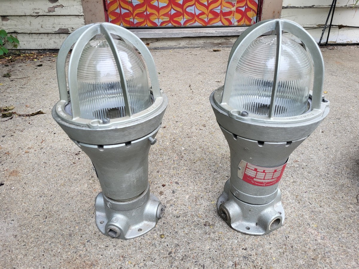 CROUSE-HINDS EXPLOSION-PROOF LIGHTING FIXTURE EVCX215 EVCX 215