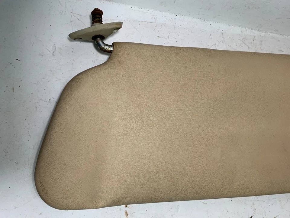 1965 - 1968 Mercedes 200 200D Right Passenger Sun Visor Vinyl w/ Mirror TAN OEM Foto 4 de 4